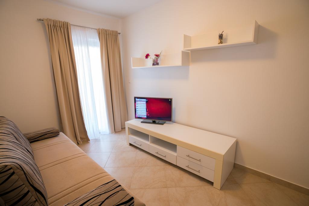 Rujno Apartments Starigrad Paklenica Eksteriør billede