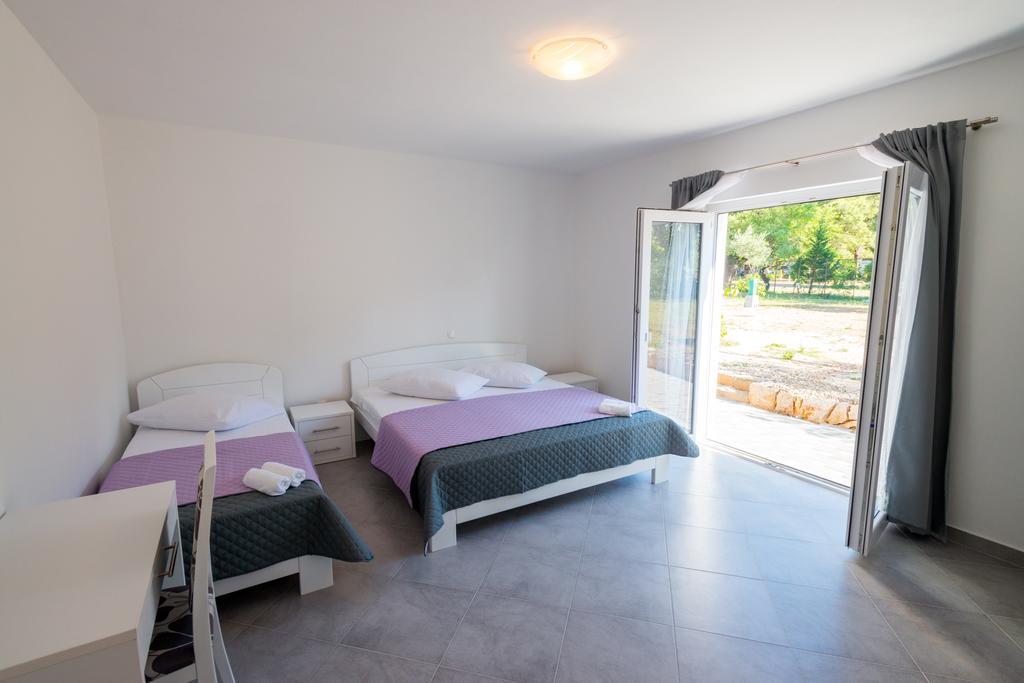 Rujno Apartments Starigrad Paklenica Eksteriør billede